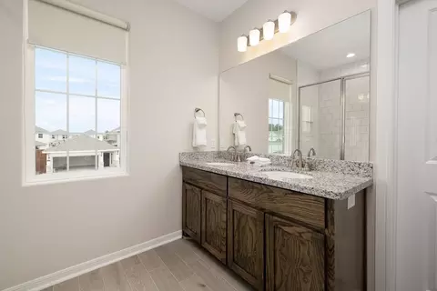 Bath - 3919 Peggy Dr, Laredo, TX 78046 photo 1 of 4
