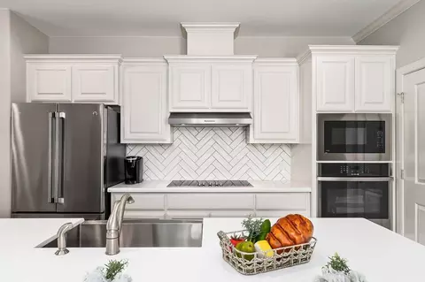 Kitchen - 3919 Peggy Dr, Laredo, TX 78046 photo 7 of 7