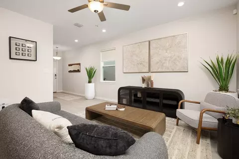 Living - 3919 Peggy Dr, Laredo, TX 78046 photo 2 of 5