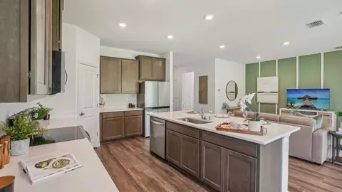 Kitchen - 35231 Flower Patch Dr, Richland, FL 33525 photo 6 of 8