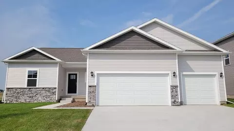3005 Sweetwater Dr, Des Moines, IA 50320