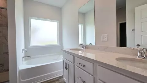 Bath - 9500 Mossy Rd, Biloxi, MS 39532 photo 3 of 4