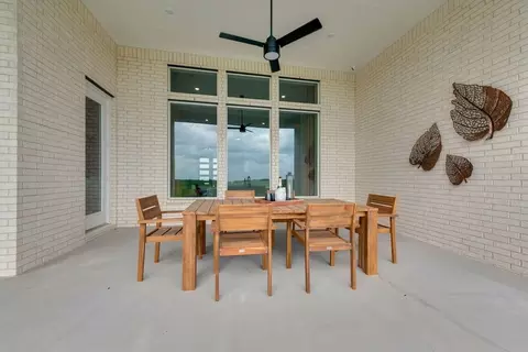 130 Cotopaxi Dr, Red Oak, TX 75154