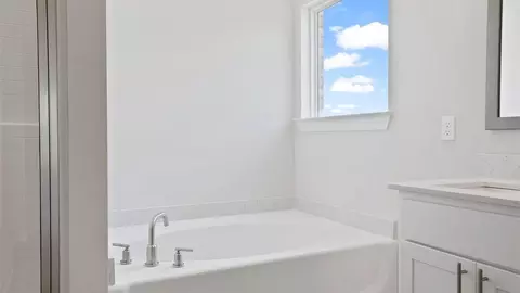 Bath - 719 Eagle Cv, Wetumpka, AL 36093 photo 2 of 5