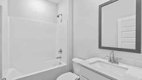 Bath - 719 Eagle Cv, Wetumpka, AL 36093 photo 4 of 5