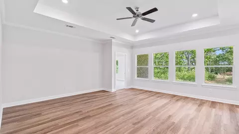 Living - 719 Eagle Cv, Wetumpka, AL 36093 photo 3 of 4