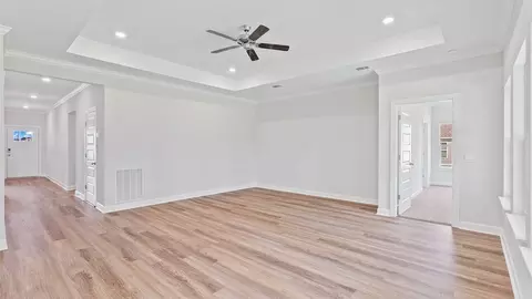 Living - 719 Eagle Cv, Wetumpka, AL 36093 photo 4 of 4