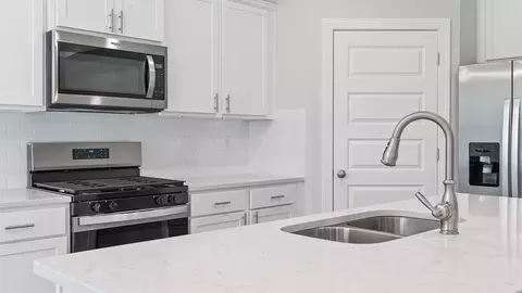 Kitchen - 719 Eagle Cv, Wetumpka, AL 36093 photo 2 of 3
