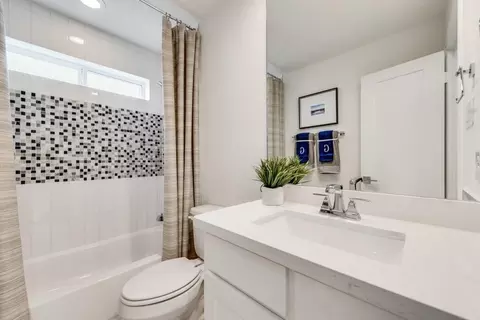 Bath - 2406 Shane Dr, Midlothian, TX 76065 photo 4 of 5