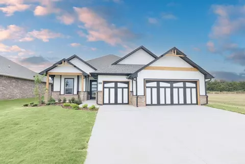 9208 NW 117th St, Yukon, OK 73099