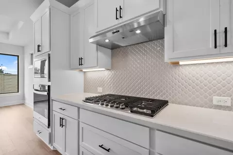 Kitchen - 17333 Graces Path, Pflugerville, TX 78660 photo 5 of 7