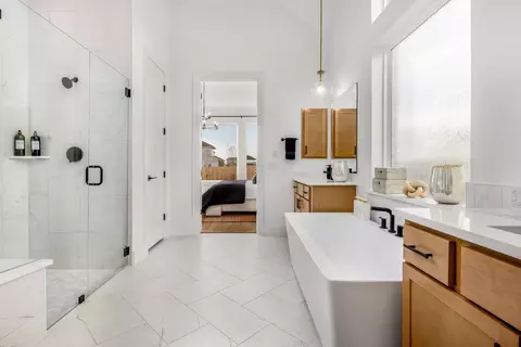 Bath - 17333 Graces Path, Pflugerville, TX 78660 photo 4 of 4