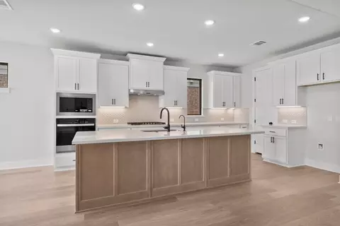 Kitchen - 17333 Graces Path, Pflugerville, TX 78660 photo 4 of 7