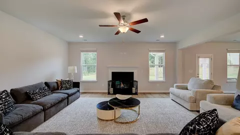 Living - 188 Compass Rd, Hampton, GA 30228 photo 1 of 5