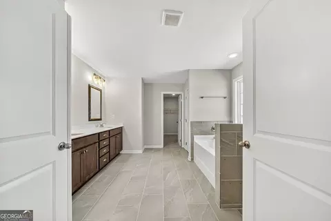 Bath - 102 Beaver Creek Way, Lagrange, GA 30241 photo 1 of 3