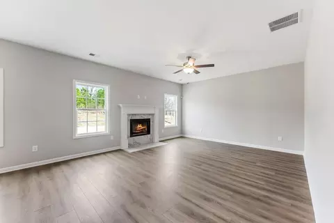 Living - 102 Beaver Creek Way, Lagrange, GA 30241 photo 2 of 4