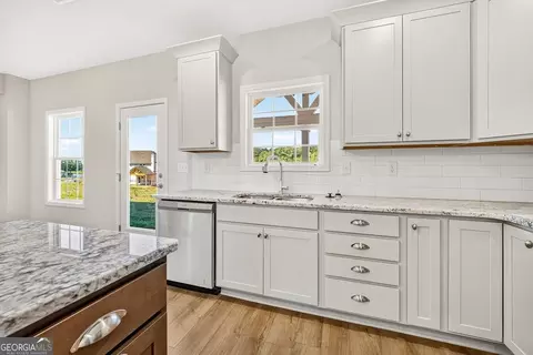 Kitchen - 102 Beaver Creek Way, Lagrange, GA 30241 photo 4 of 4