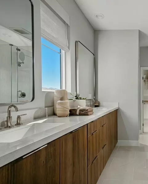 Bath - 738 Miravar Pl, Vista, CA 92081 photo 1 of 4