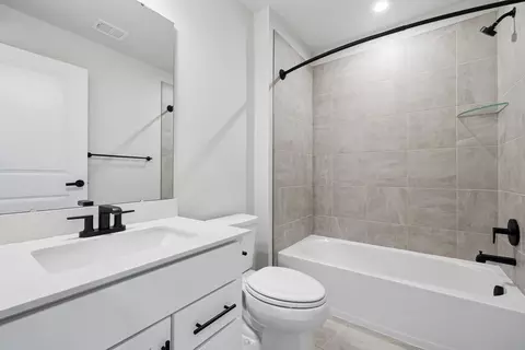 Bath - 7112 Hazel Plain Way, Manassas, VA 20109 photo 1 of 5
