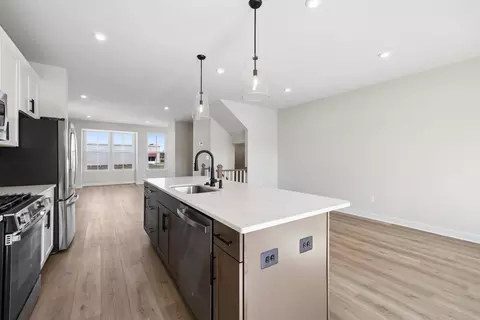 Kitchen - 7112 Hazel Plain Way, Manassas, VA 20109 photo 3 of 7