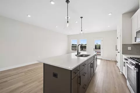 Kitchen - 7112 Hazel Plain Way, Manassas, VA 20109 photo 4 of 7