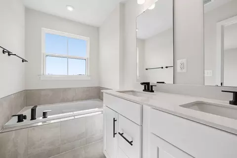 Bath - 7112 Hazel Plain Way, Manassas, VA 20109 photo 2 of 5
