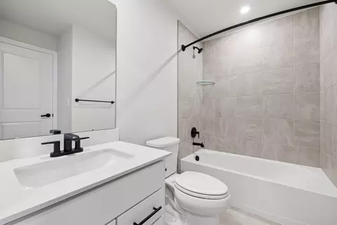 Bath - 7112 Hazel Plain Way, Manassas, VA 20109 photo 5 of 5