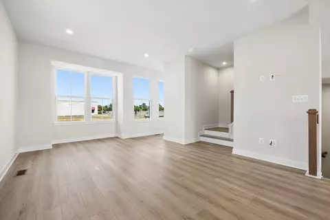 Living - 7112 Hazel Plain Way, Manassas, VA 20109 photo 2 of 3