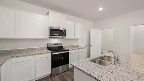 Kitchen - 8 Hampton Locust Grove Road, Hampton, GA 30228 photo 4 of 4