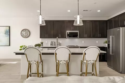 Kitchen - 717 Elkhorn Ave, Visalia, CA 93277 photo 8 of 10