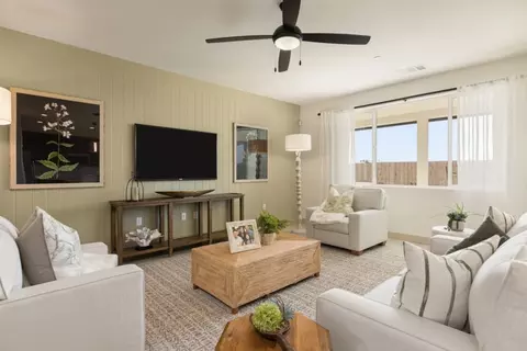 Living - 717 Elkhorn Ave, Visalia, CA 93277 photo 10 of 10