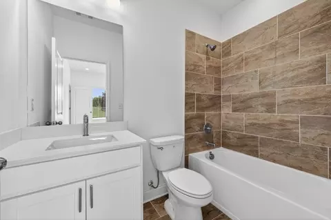 Bath - 113 Billboard Ave, Perry, GA 31069 photo 1 of 4