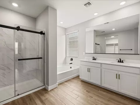 Bath - 494 W Rock Needle Trl, Apache Junction, AZ 85120 photo 1 of 5