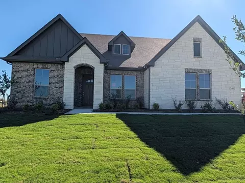 240 Horizon Rd, Valley View, TX 76272