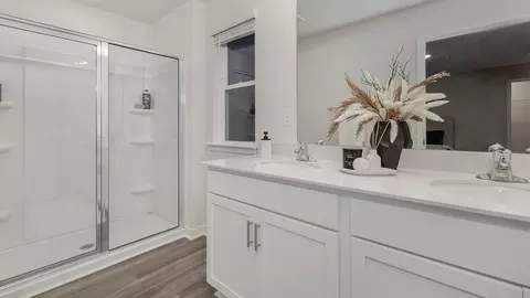 Bath - 1396 5th St Dr NE, Hickory, NC 28601 photo 5 of 6