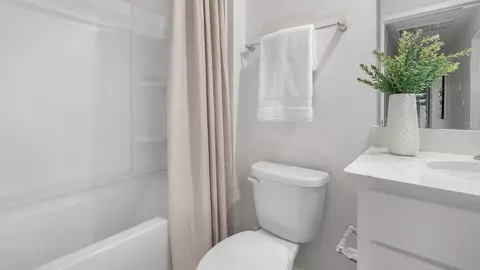 Bath - 1396 5th St Dr NE, Hickory, NC 28601 photo 6 of 6