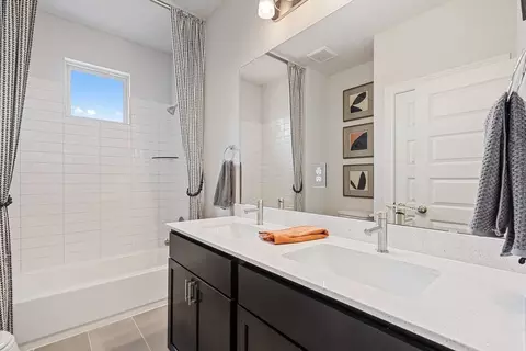 Bath - 168 Rieber Rd, Kyle, TX 78640 photo 3 of 4