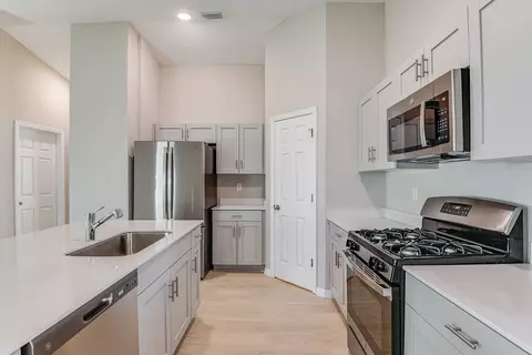 Kitchen - 5512 Taverna Loop, Winter Haven, FL 33884 photo 3 of 4