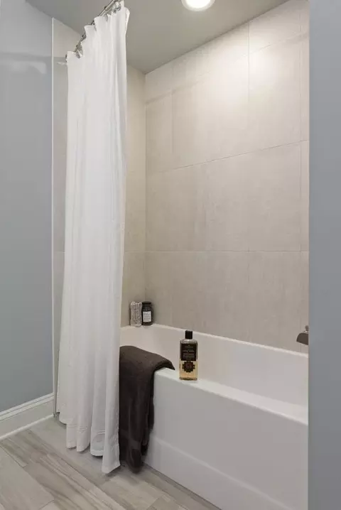Bath - 1672 Shearer Rd, Davidson, NC 28036 photo 5 of 11