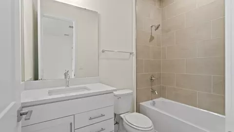 Bath - 1772 Satilla Ave, Saint Cloud, FL 34771 photo 2 of 7