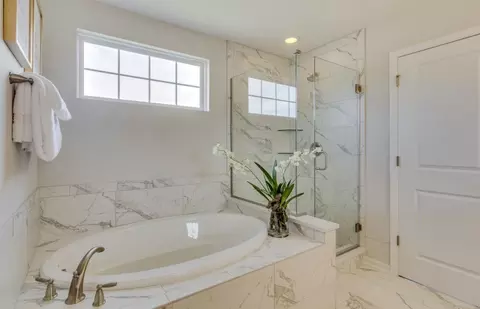 Bath - 5852 Hawkweed Dr, Naperville, IL 60564 photo 2 of 4