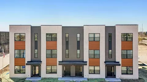 2228 Waters Edge Dr, Schaumburg, IL 60173