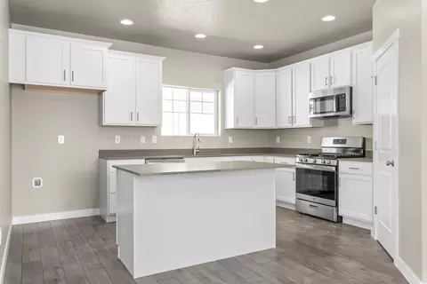 Kitchen - 6417 Vernon Dr, Eagle Mountain, UT 84005 photo 1 of 4