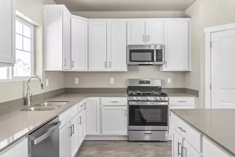 Kitchen - 6417 Vernon Dr, Eagle Mountain, UT 84005 photo 2 of 4