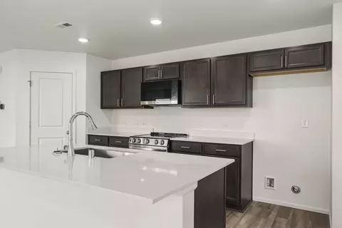 Kitchen - 120 Willowbrook Dr, Chehalis, WA 98532 photo 1 of 4