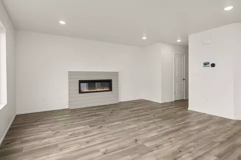 Living - 120 Willowbrook Dr, Chehalis, WA 98532 photo 1 of 6
