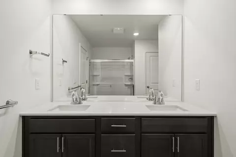 Bath - 120 Willowbrook Dr, Chehalis, WA 98532 photo 1 of 4