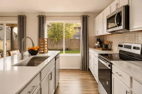 Kitchen - 120 Willowbrook Dr, Chehalis, WA 98532 photo 4 of 4
