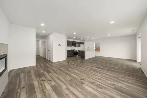 Living - 120 Willowbrook Dr, Chehalis, WA 98532 photo 3 of 6