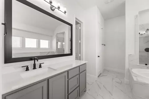 Bath - 2003 Euclid Dr, Rockwall, TX 75087 photo 4 of 4
